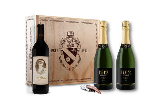 1912 Reserve & Ms. Amelia Gift Box Set